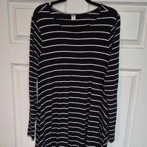 Old Navy Black and White Striped Long Sleeve Dress